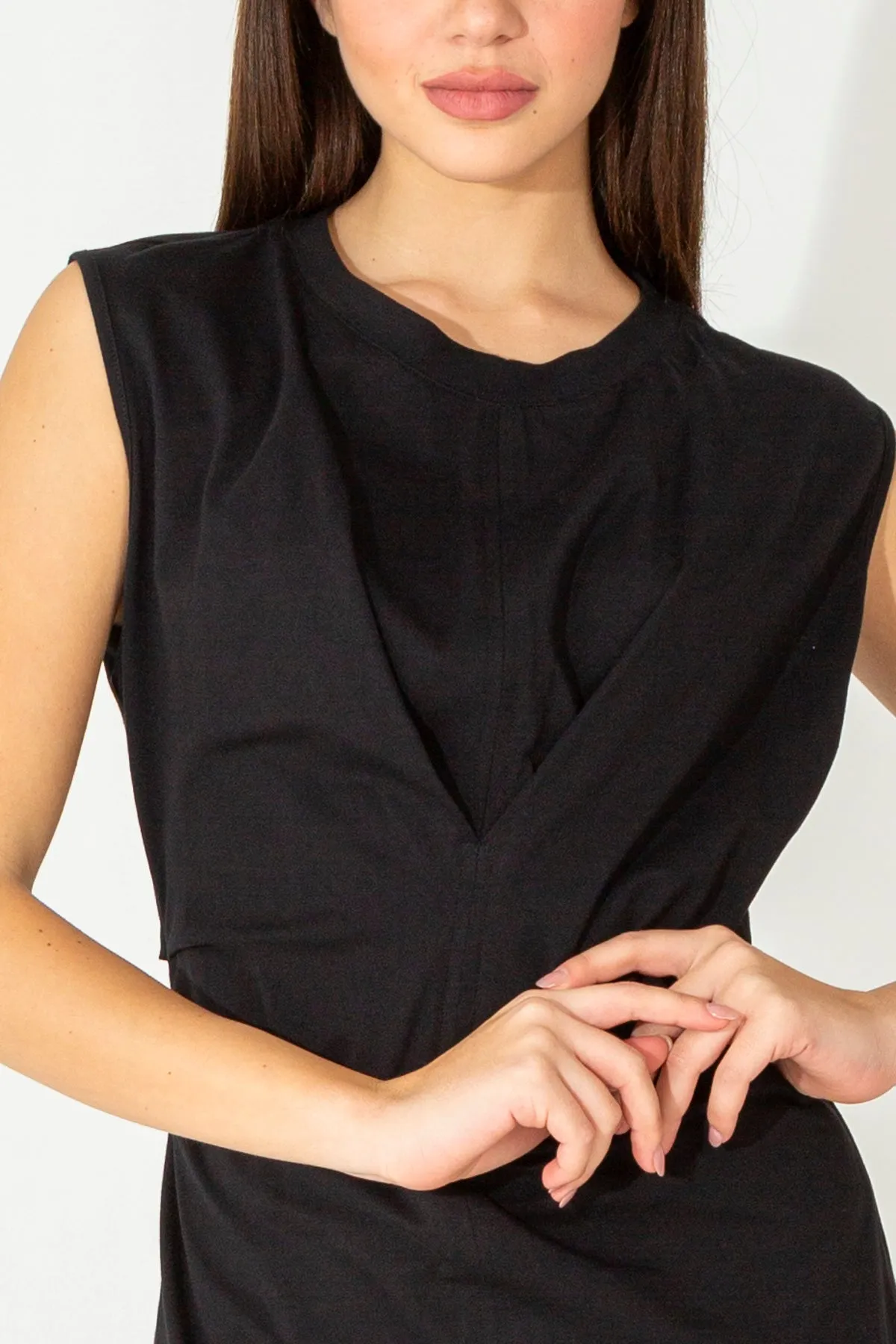 Abito tubino con cut out posteriore
