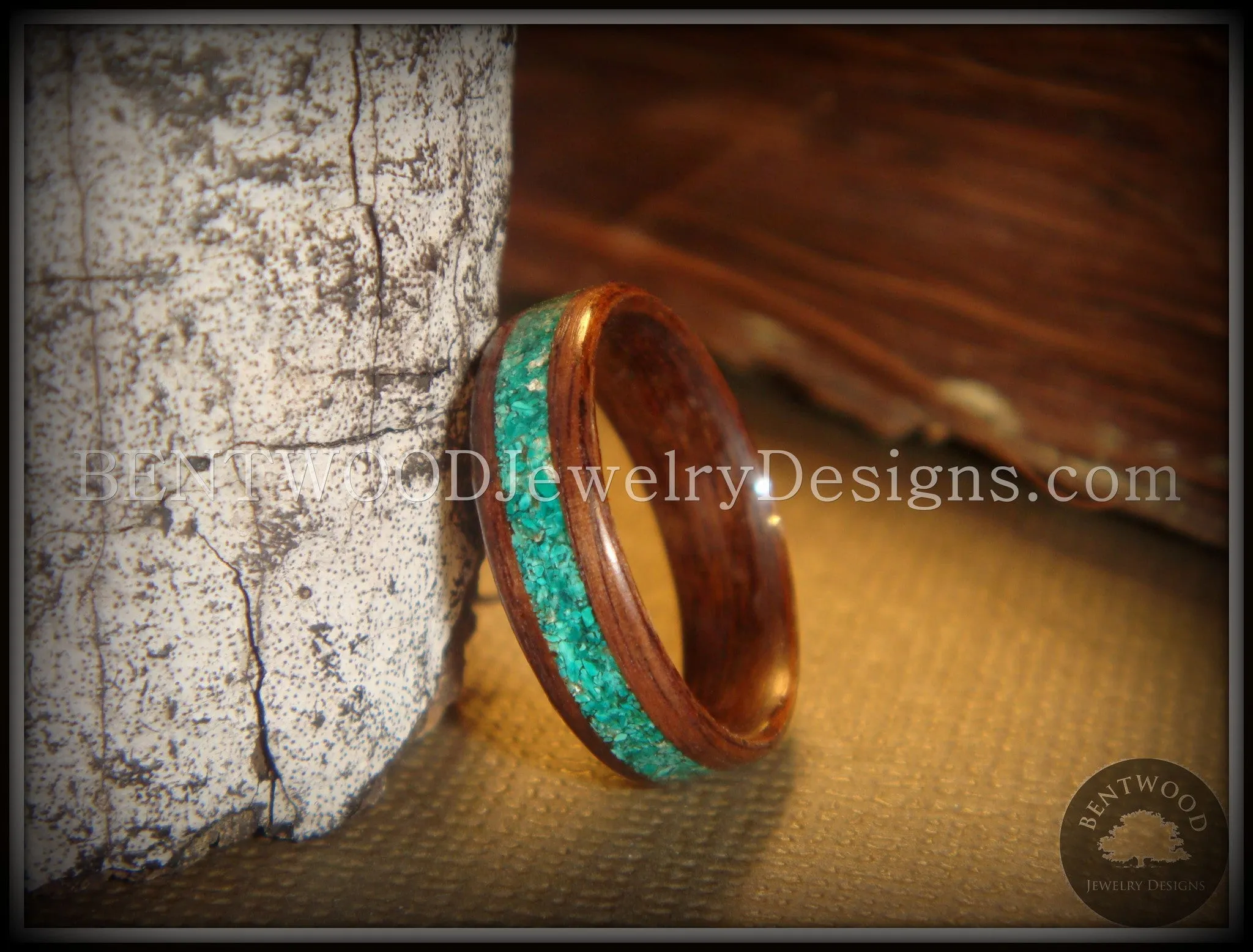 Bentwood Ring - Macassar Ebony Wood Ring with Malachite Inlay using Bentwood Process
