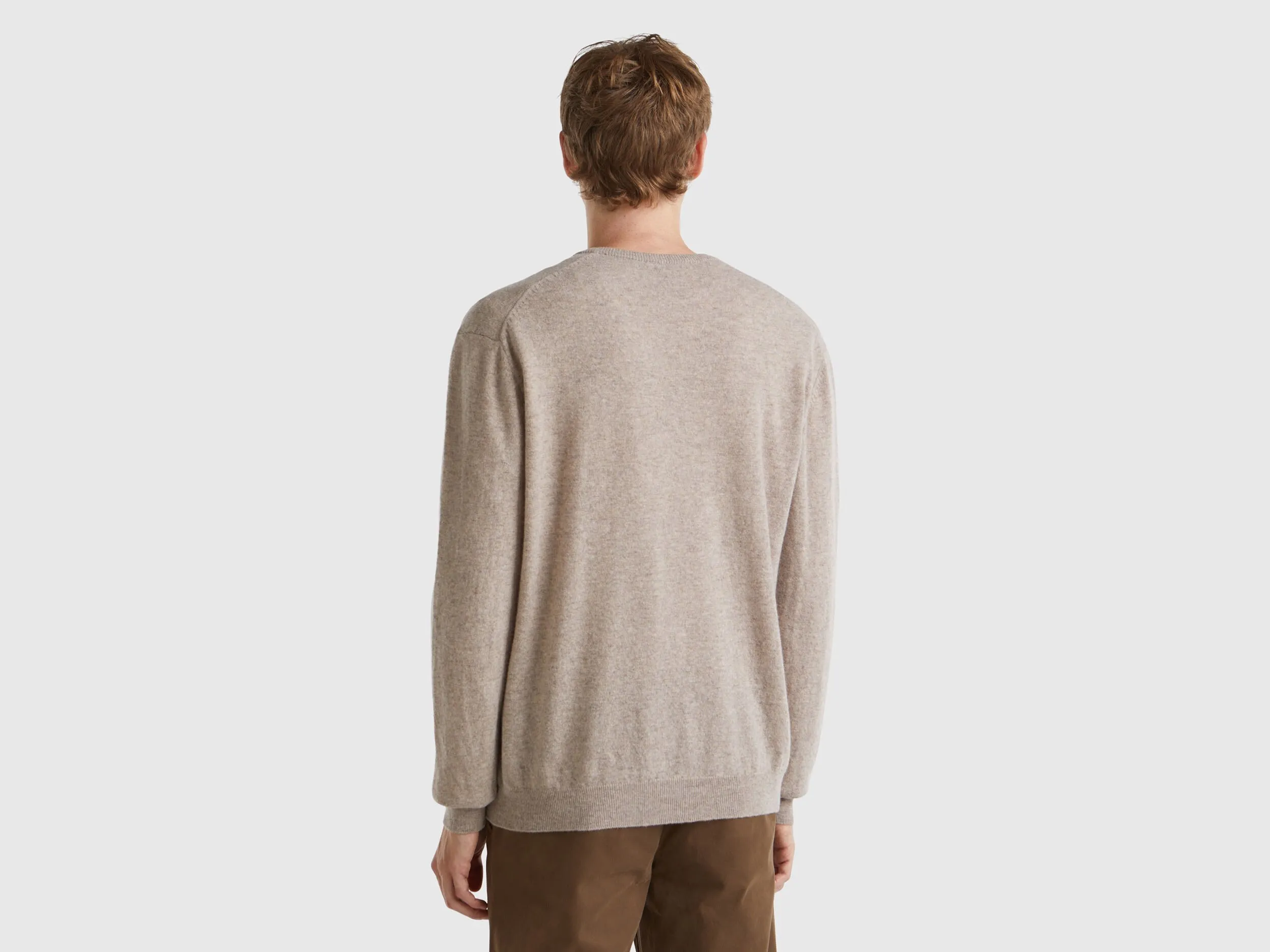 Dove gray V-neck sweater in pure Merino wool - Dove Gray | Benetton